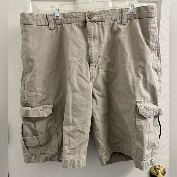 Chaps Other - Chaps Men's Beige Cargo Shorts